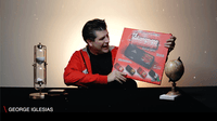 George Iglesias presenting the Magic Box packaging for his customizable drawer-box magic prop